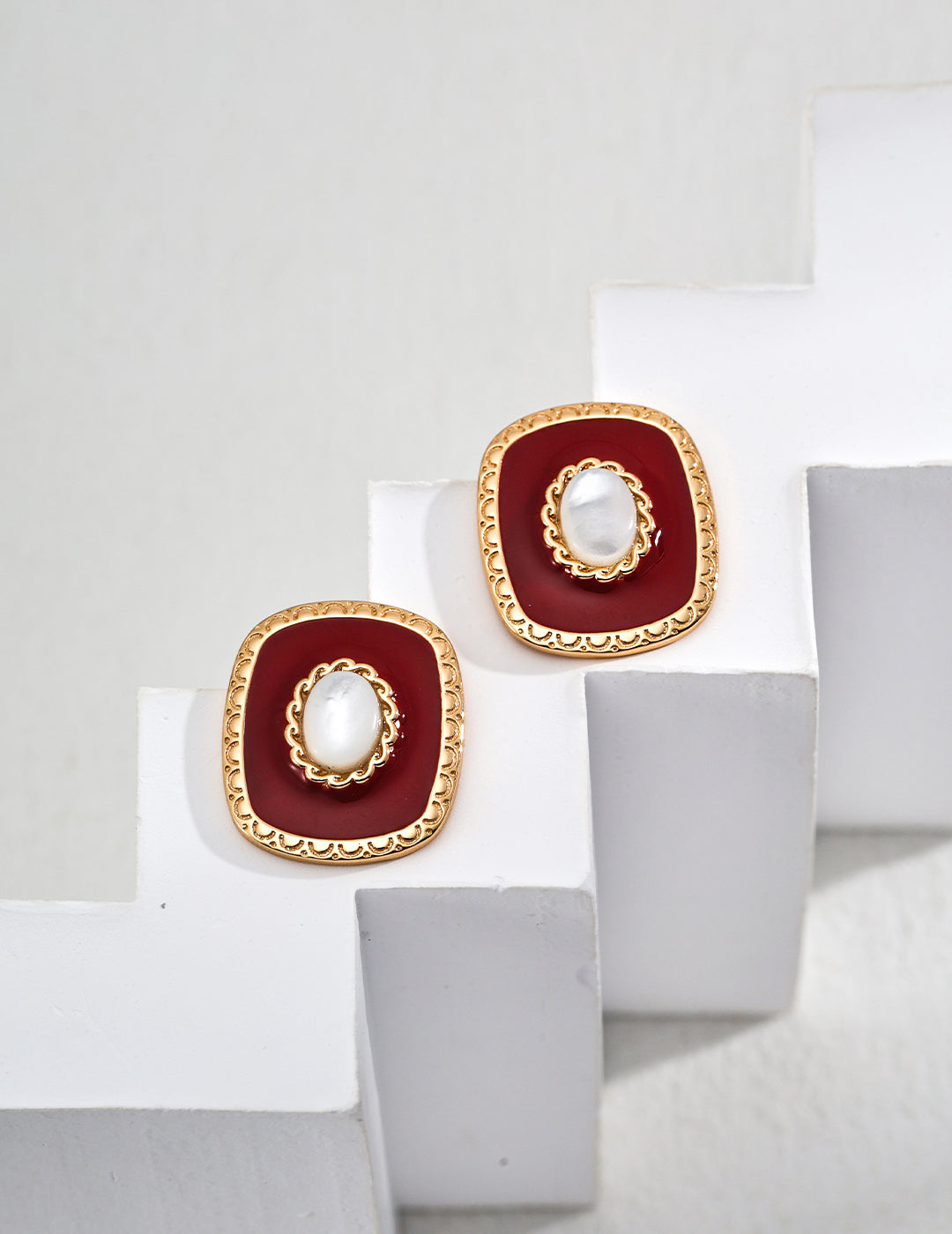Radiant Red Shell Elegance